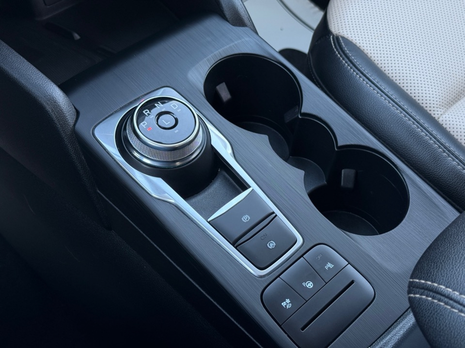 2022 Ford Escape Titanium Hybrid, 39229, Photo