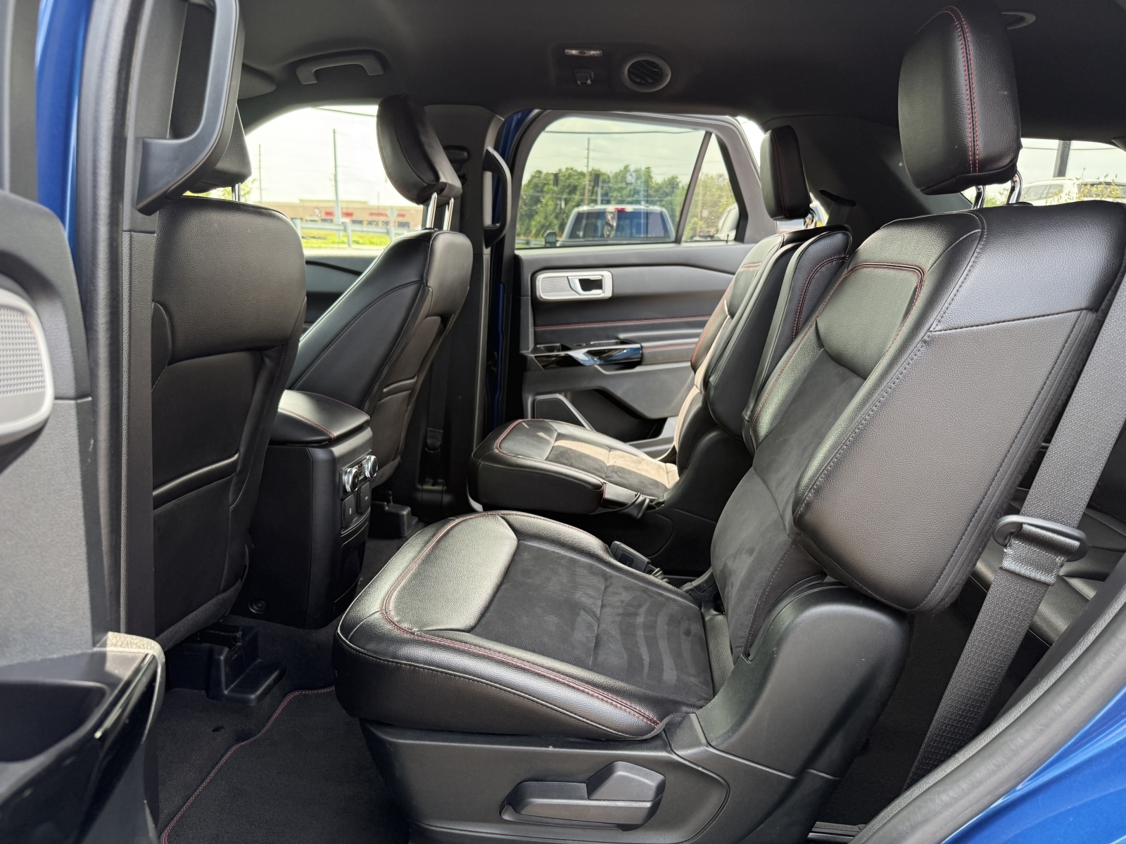 2022 Ford Explorer ST ST-Line photo 11
