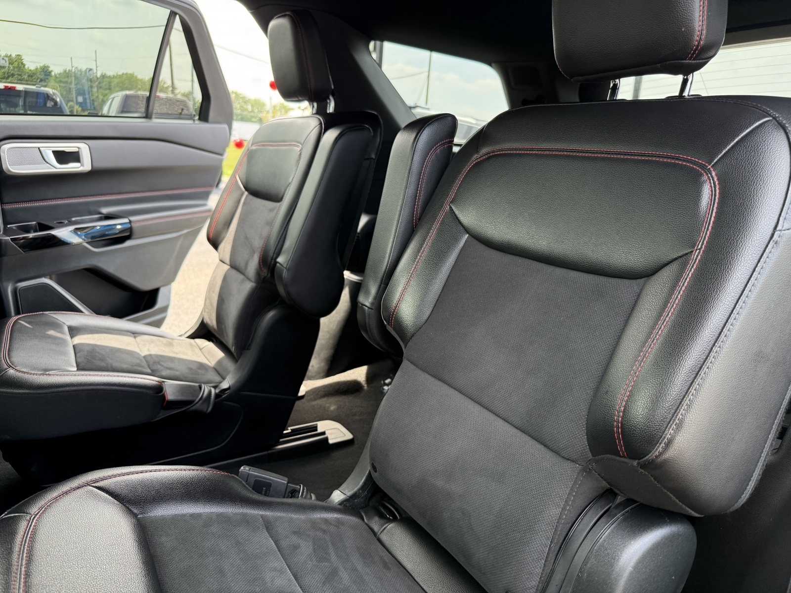 2022 Ford Explorer ST ST-Line photo 15