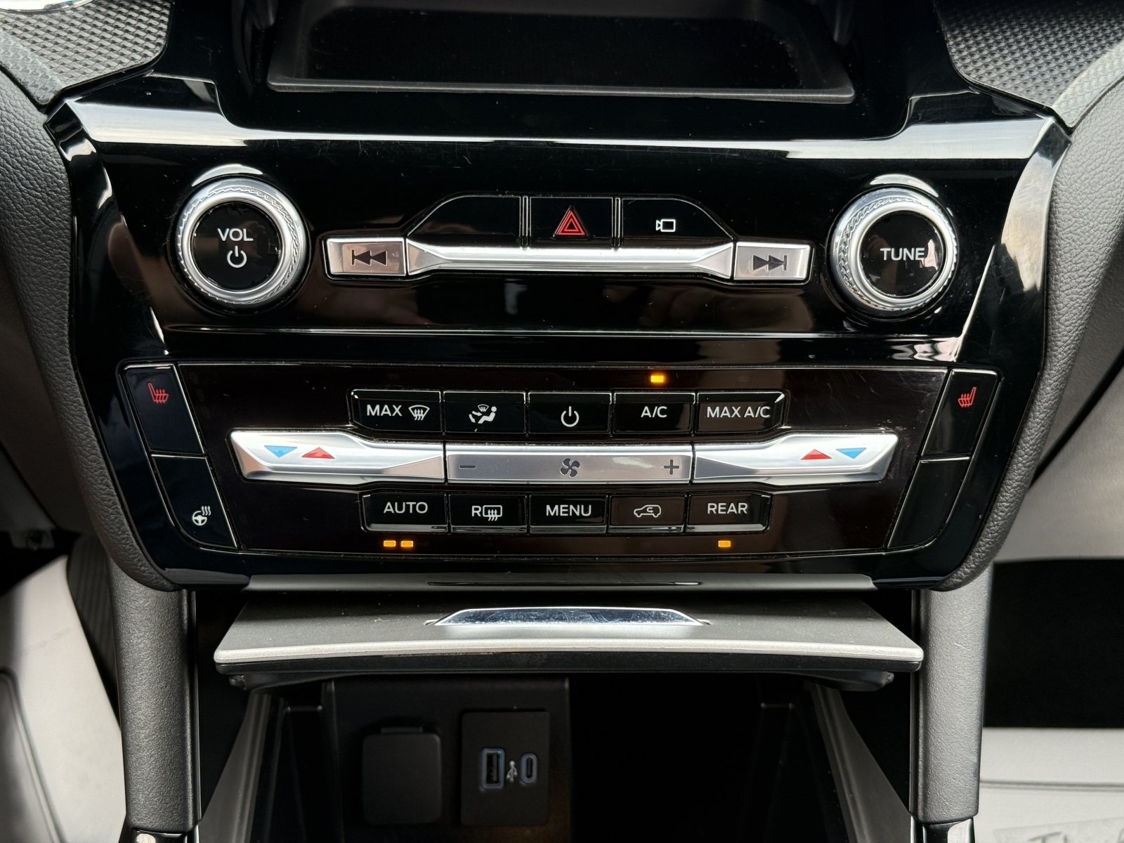 2022 Ford Explorer ST ST-Line photo 27