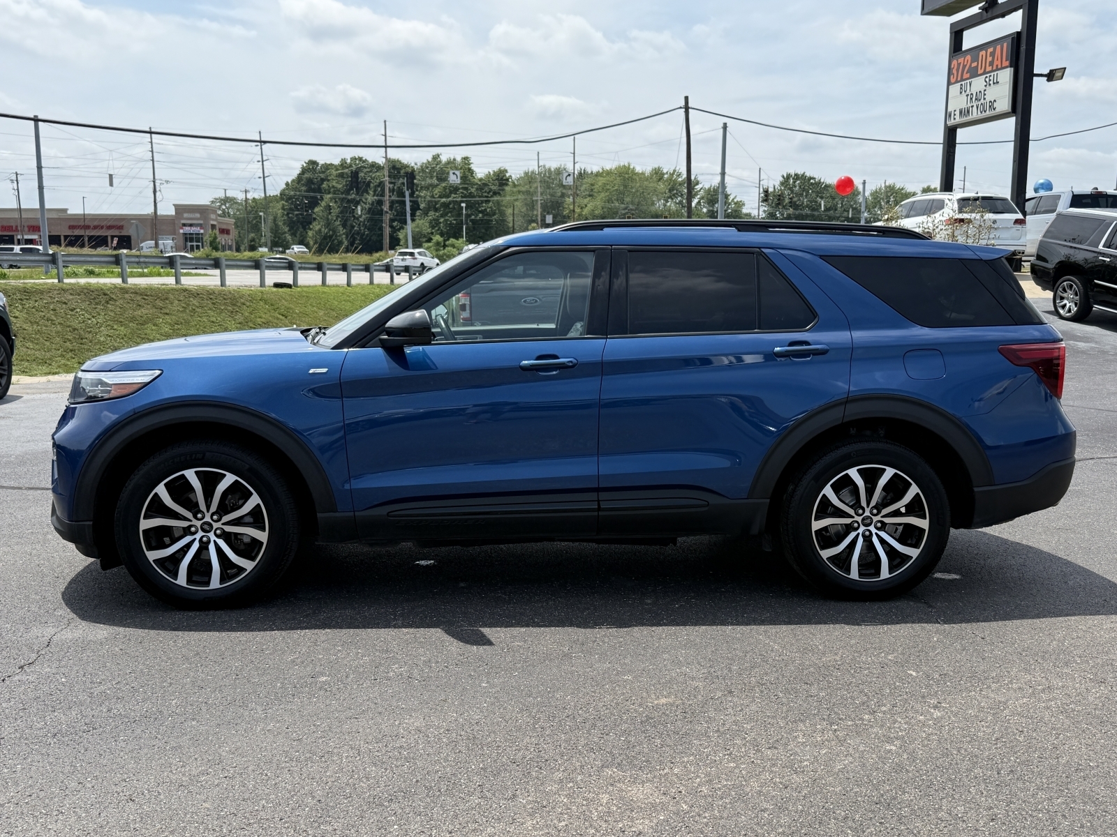 2022 Ford Explorer ST ST-Line photo 3