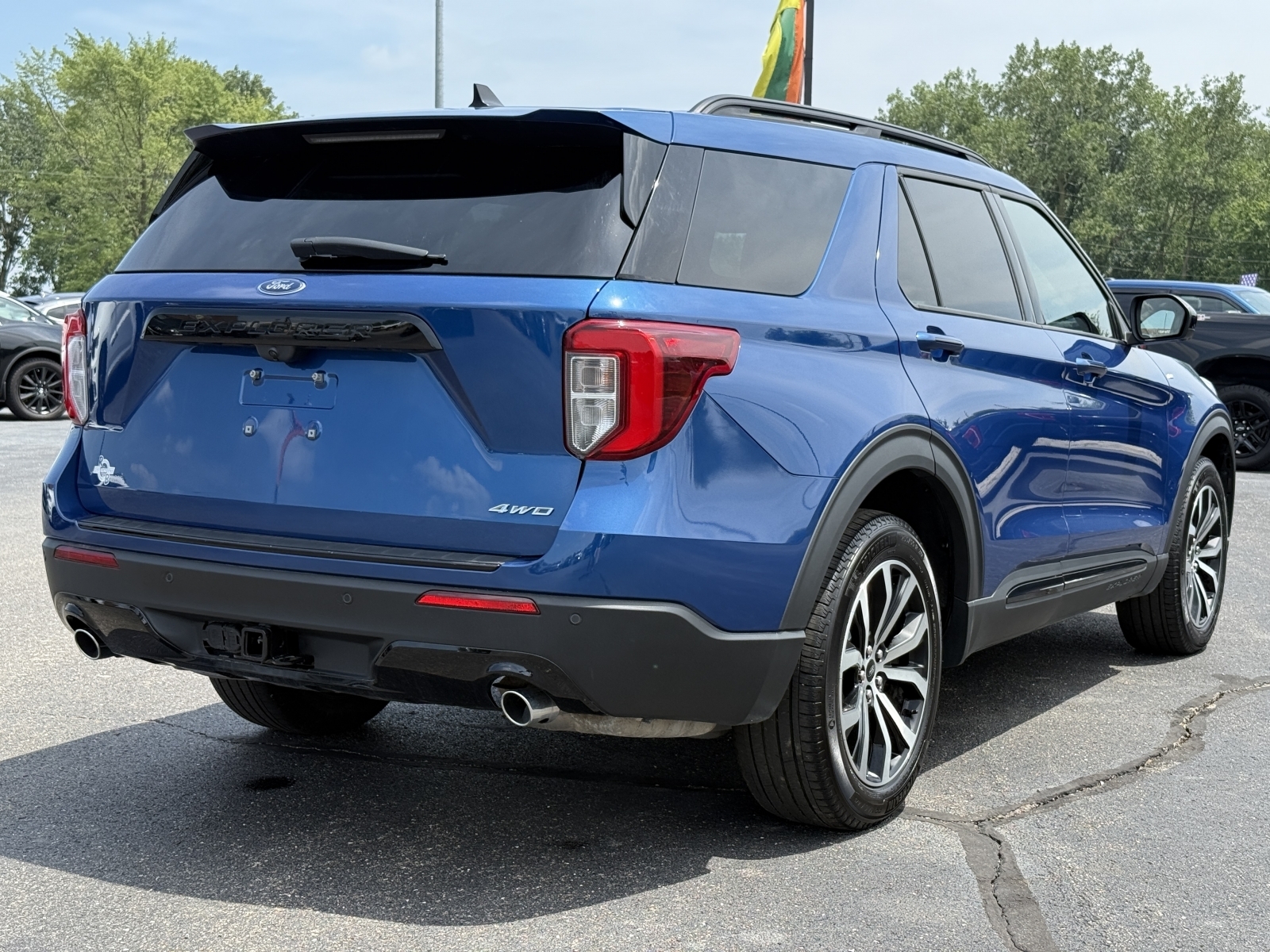 2022 Ford Explorer ST ST-Line photo 5