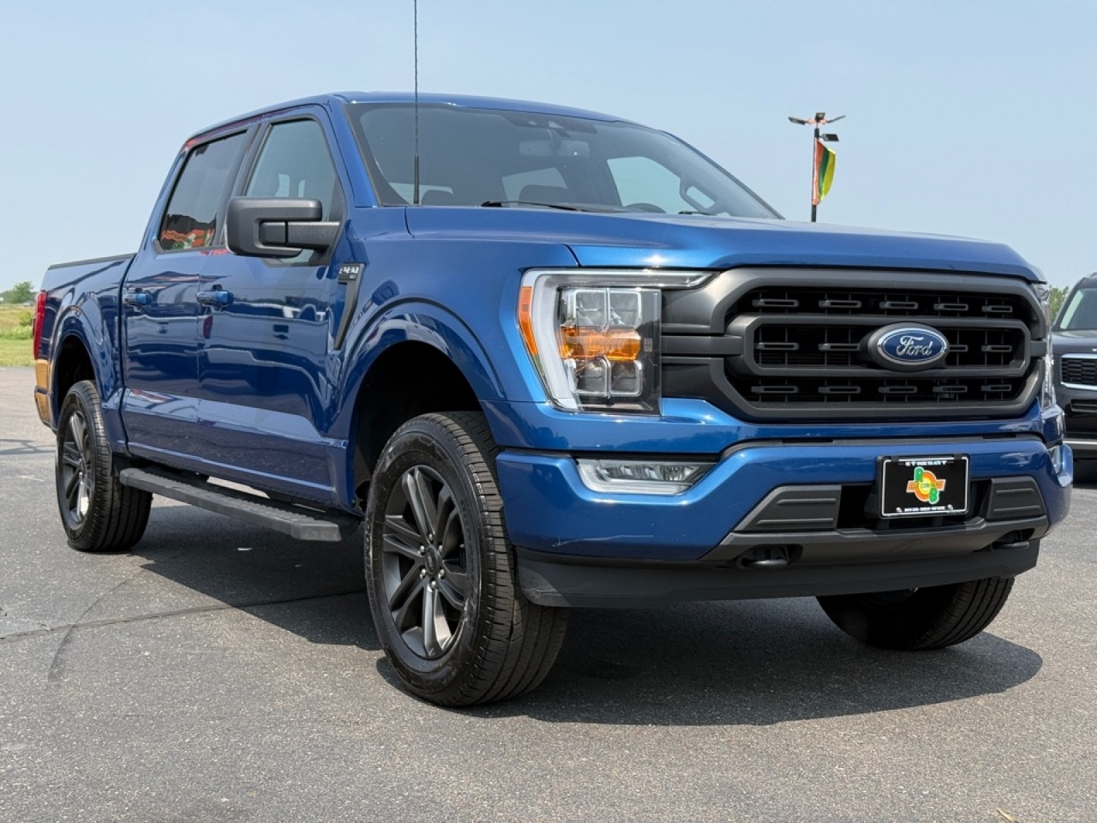 2022 Ford F-150 XLT photo 2