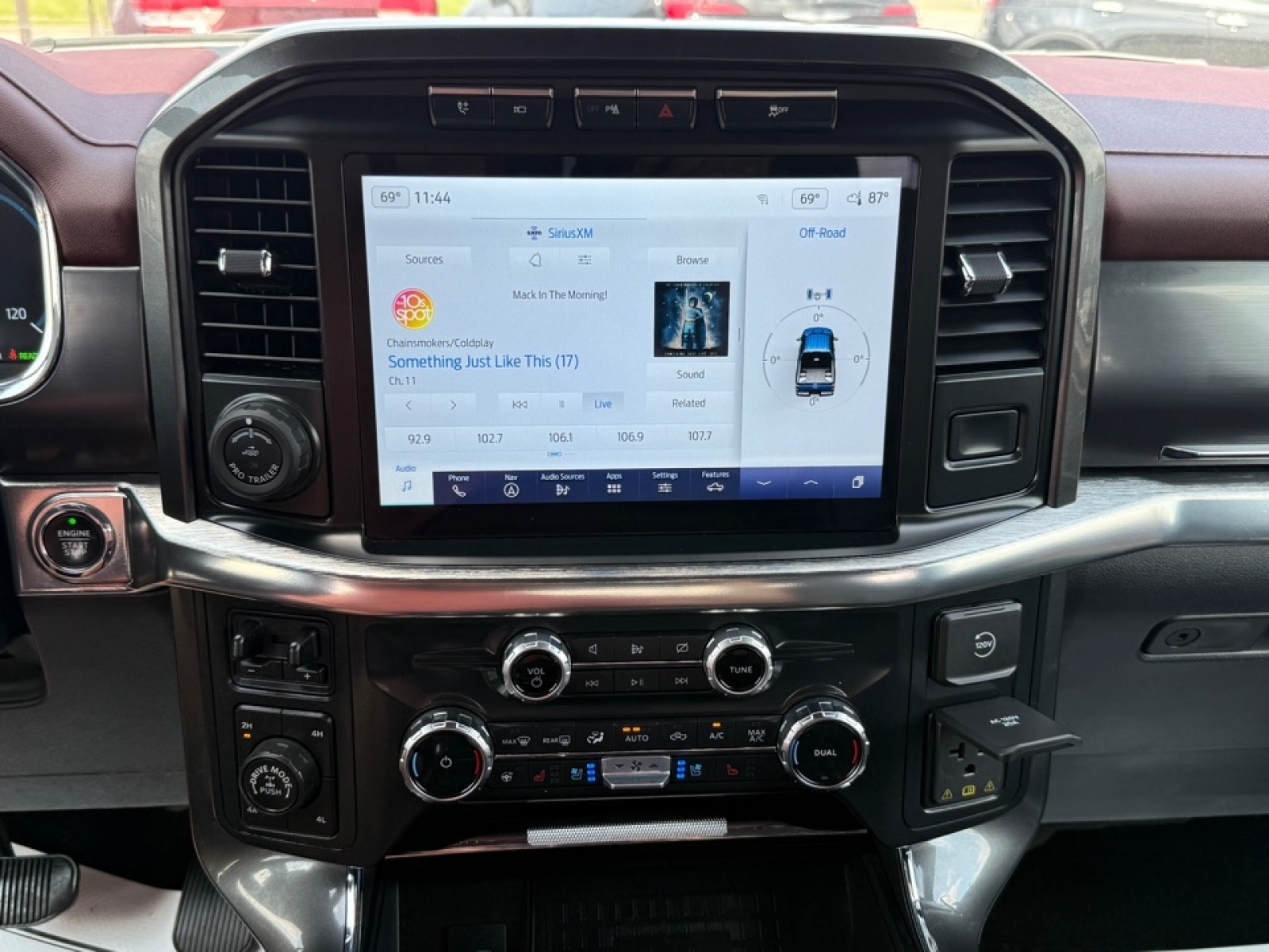 2022 Ford F-150 Lariat photo 17