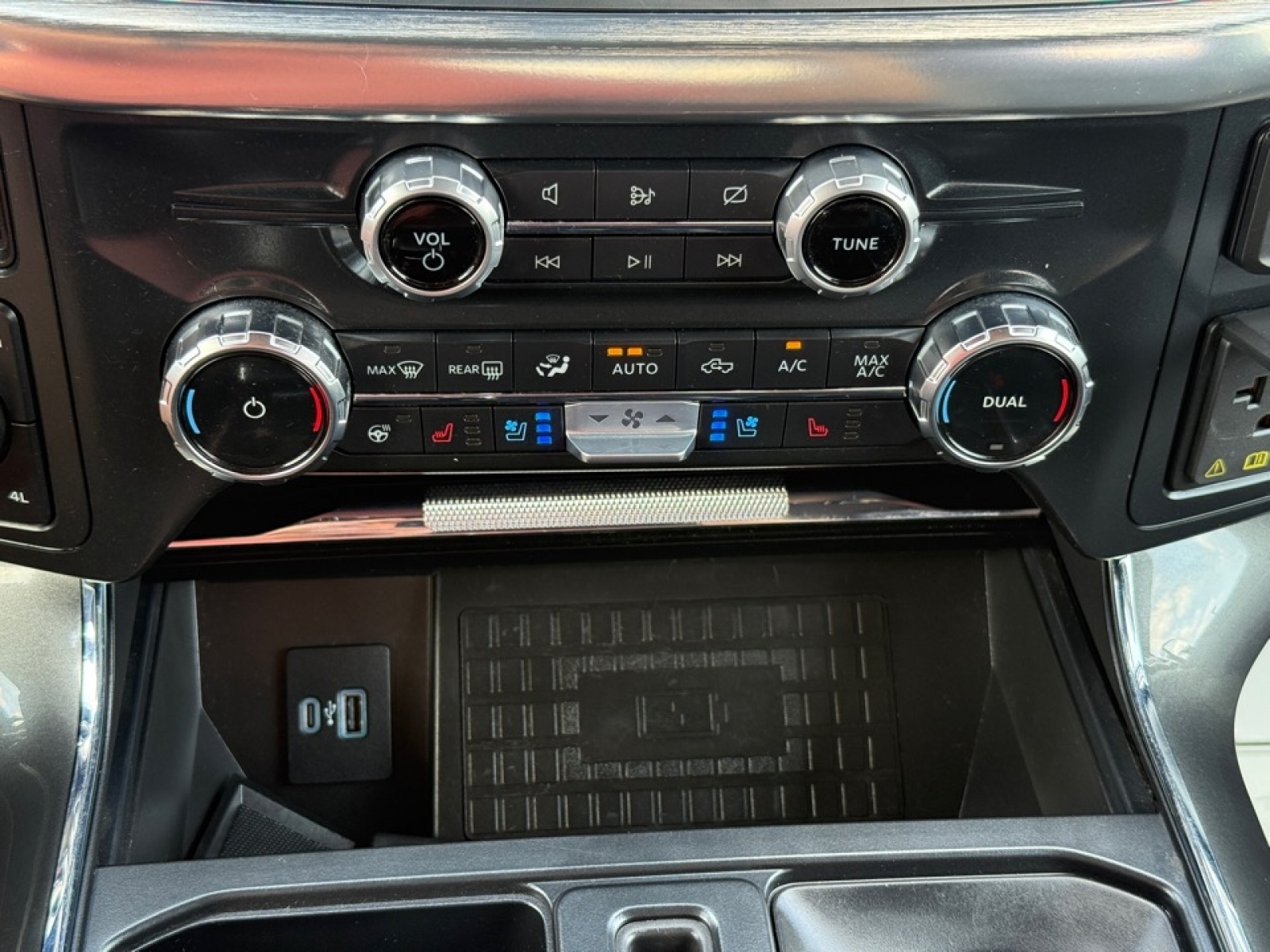 2022 Ford F-150 Lariat photo 26