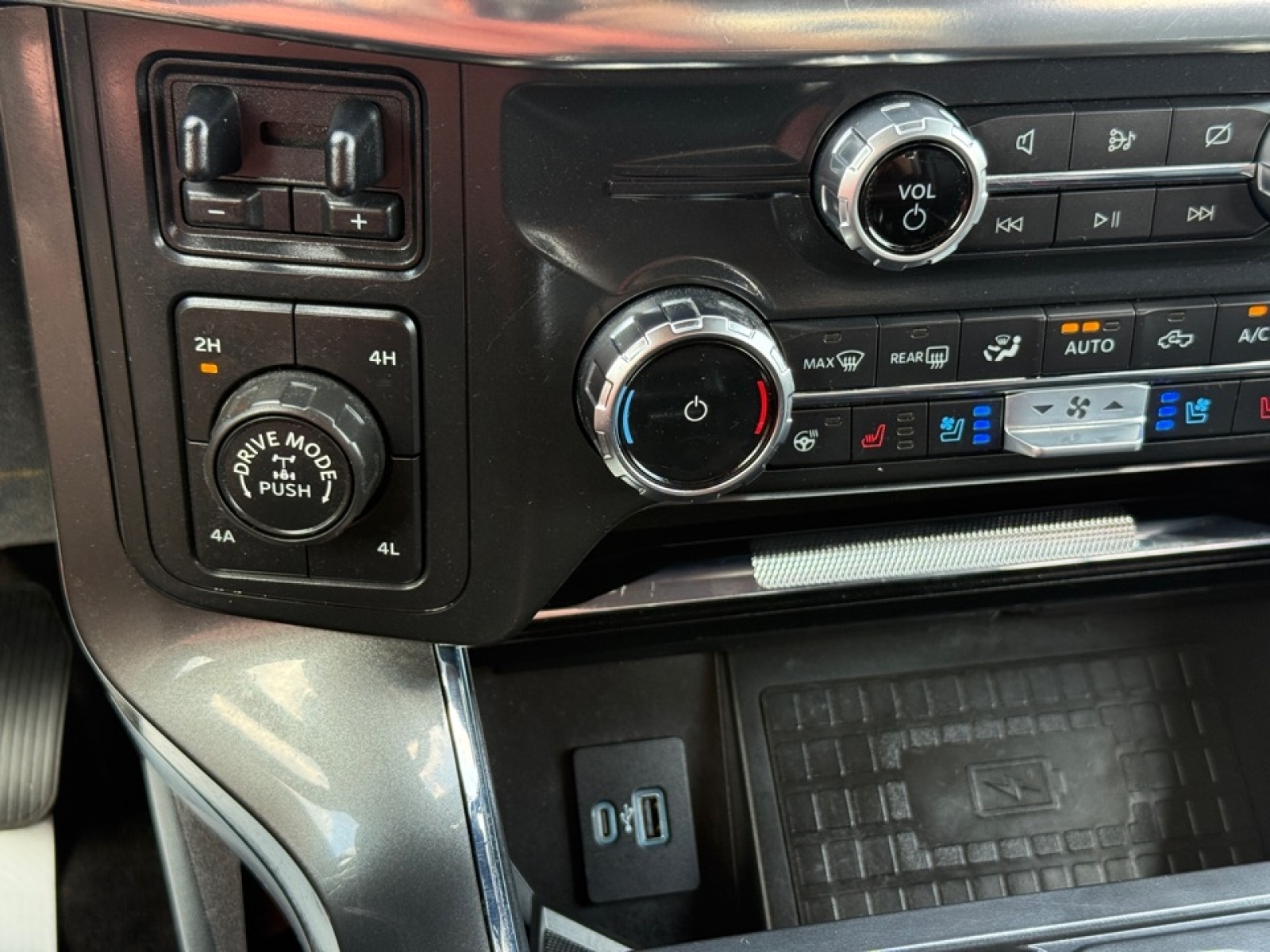 2022 Ford F-150 Lariat photo 27
