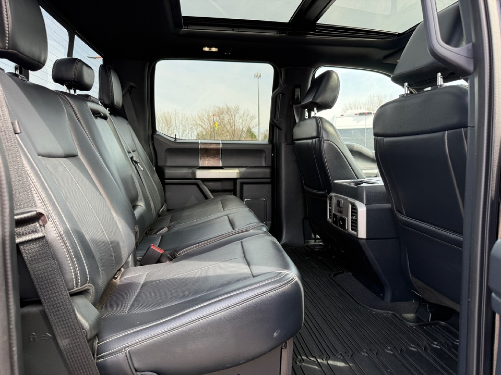 2022 Ford F-250 LARIAT, 39633, Photo