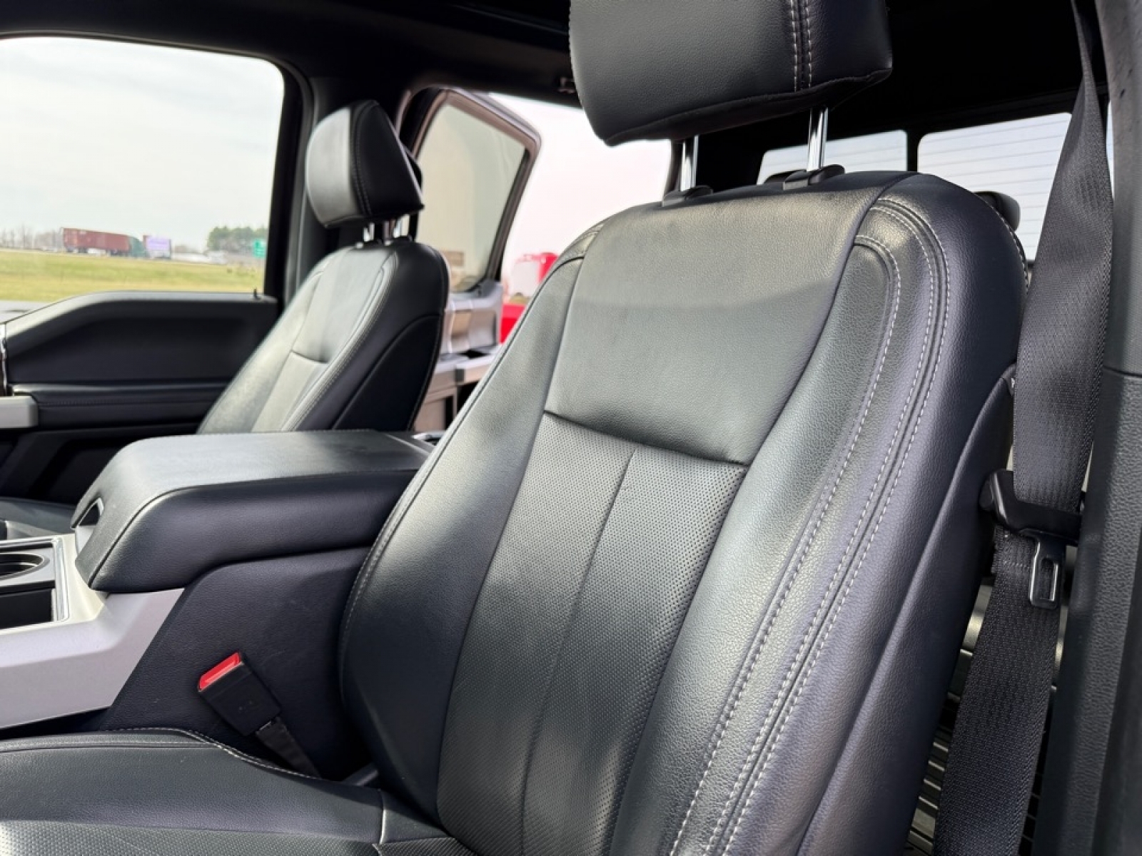 2022 Ford F-250 LARIAT, 39633, Photo