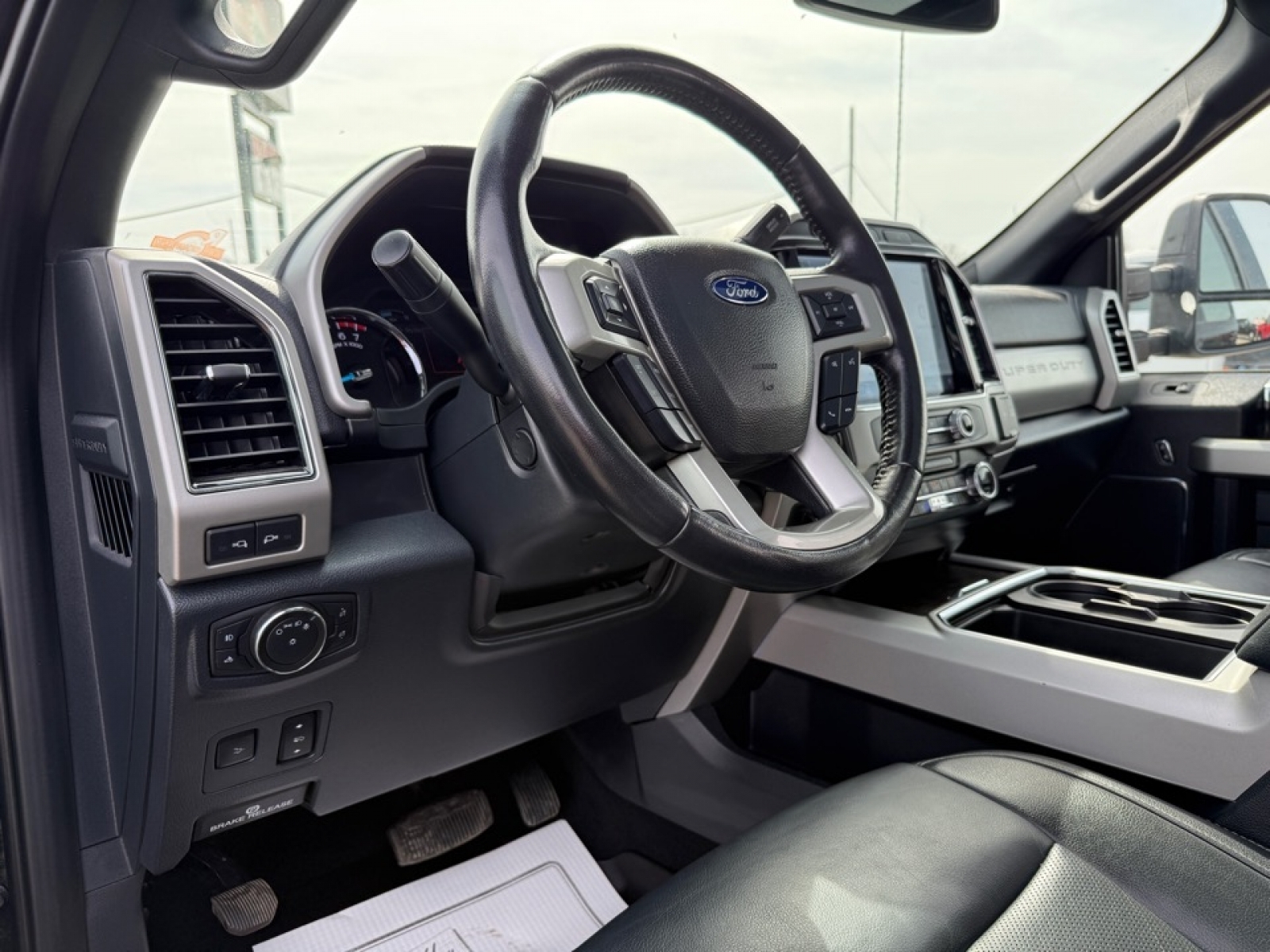 2022 Ford F-250 LARIAT, 39633, Photo