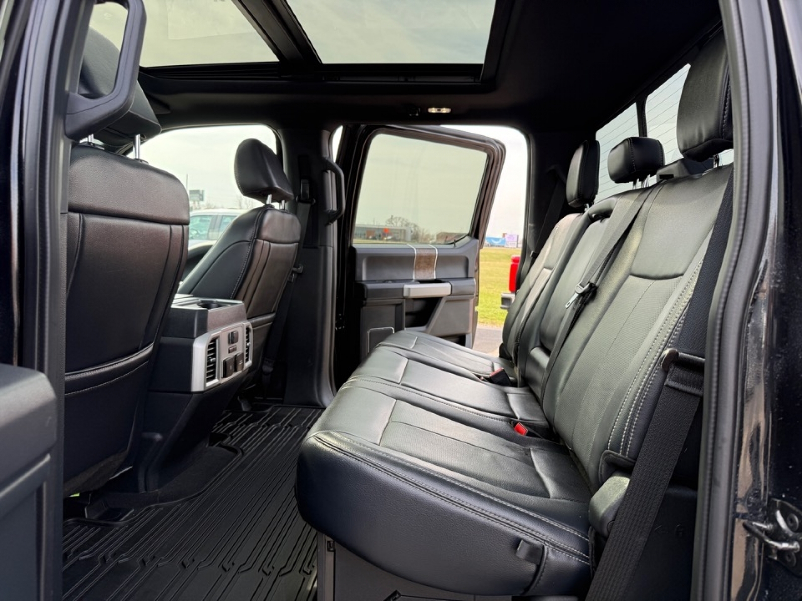 2022 Ford F-250 LARIAT, 39633, Photo