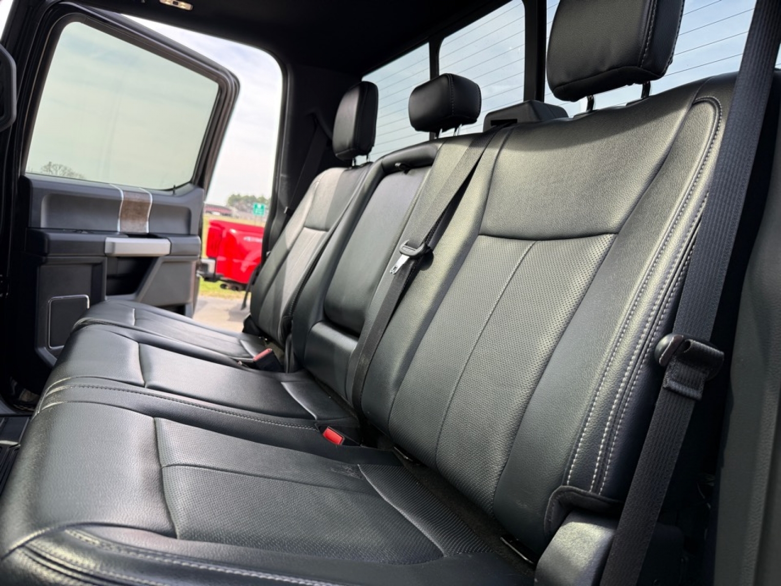 2022 Ford F-250 LARIAT, 39633, Photo