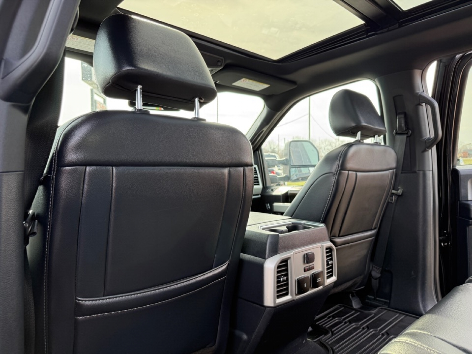 2022 Ford F-250 LARIAT, 39633, Photo