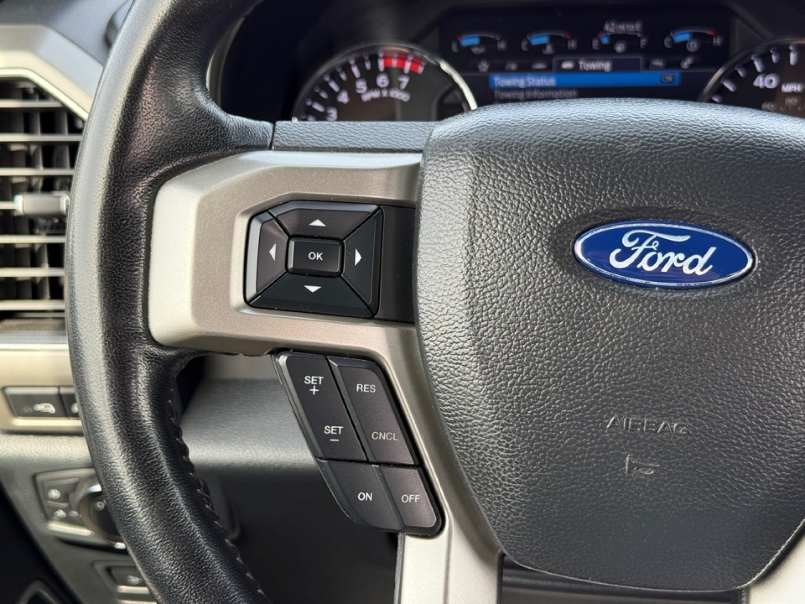 2022 Ford F-250 LARIAT, 39633, Photo