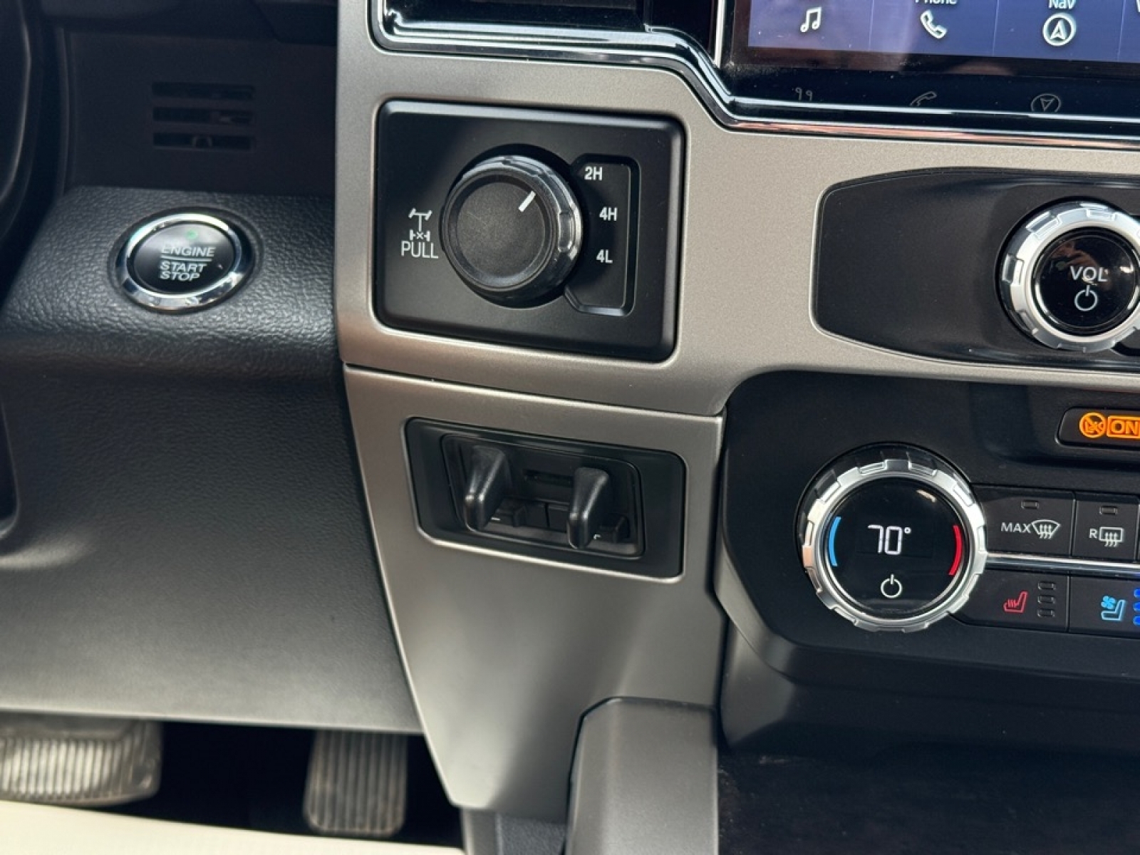 2022 Ford F-250 LARIAT, 39633, Photo