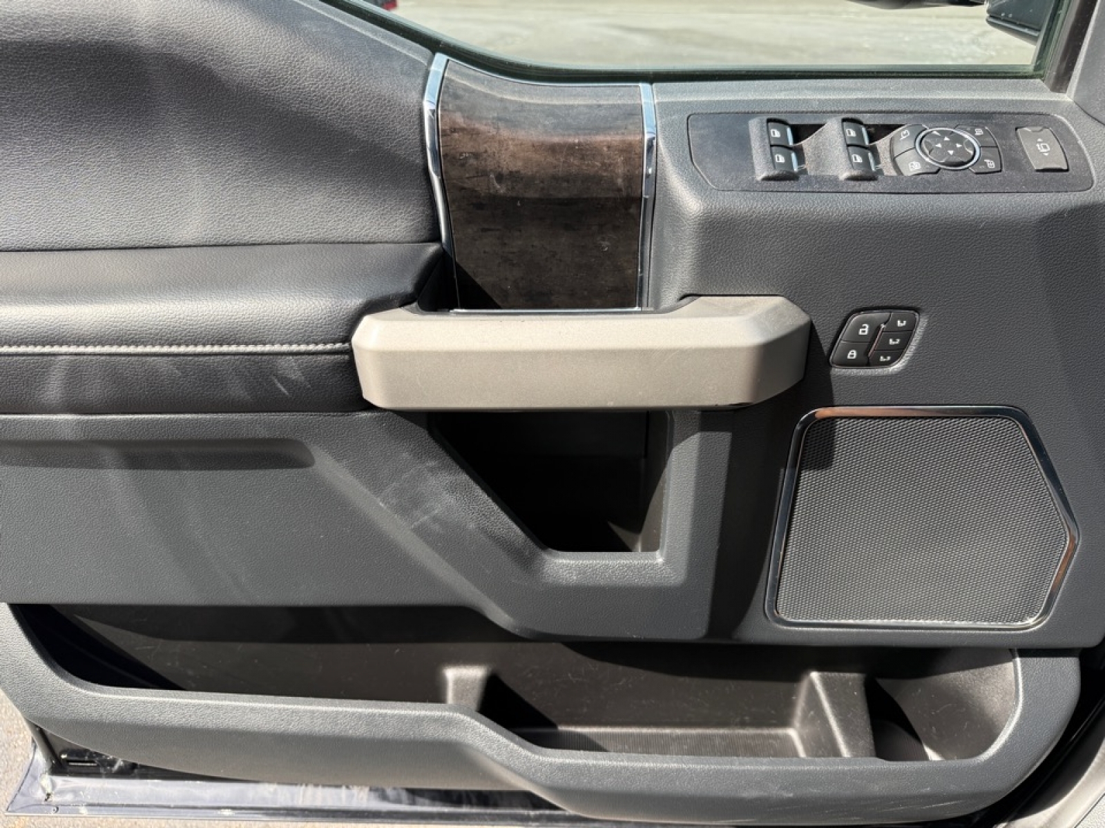 2022 Ford F-250 LARIAT, 39633, Photo