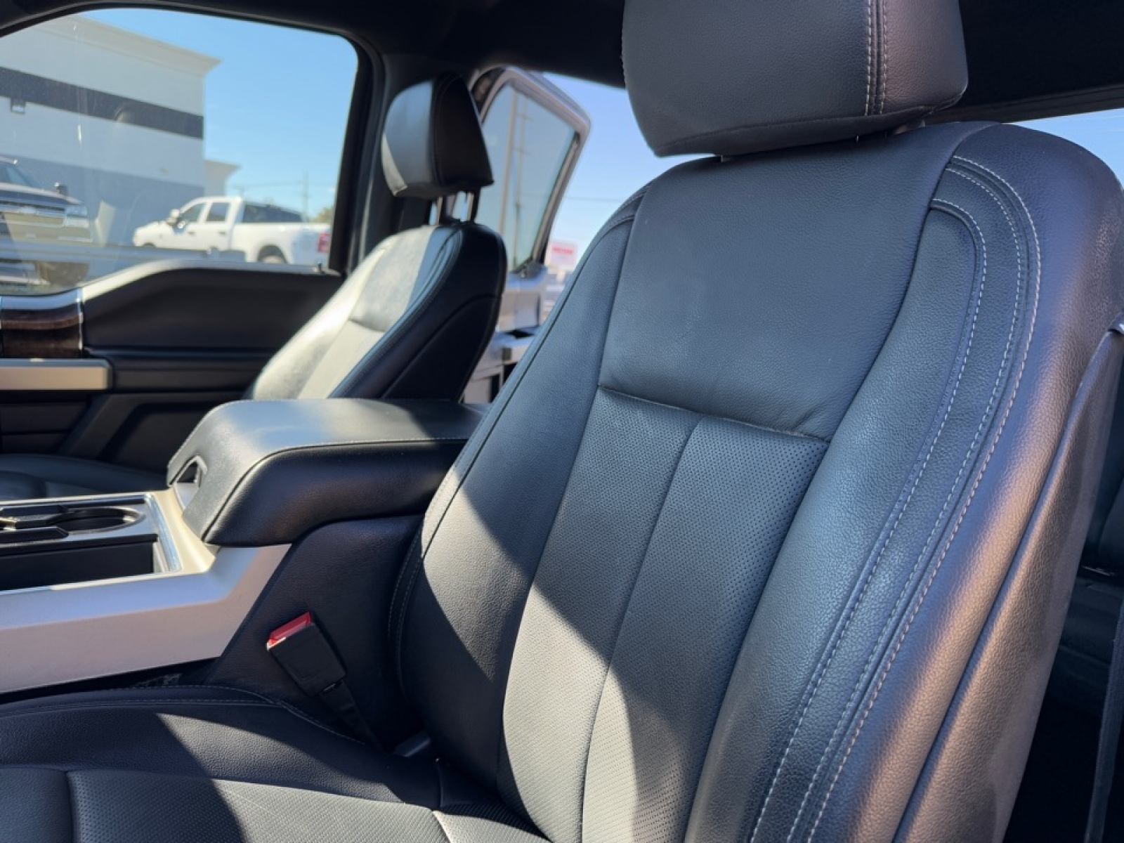 2022 Ford F-450 LARIAT, 38928, Photo