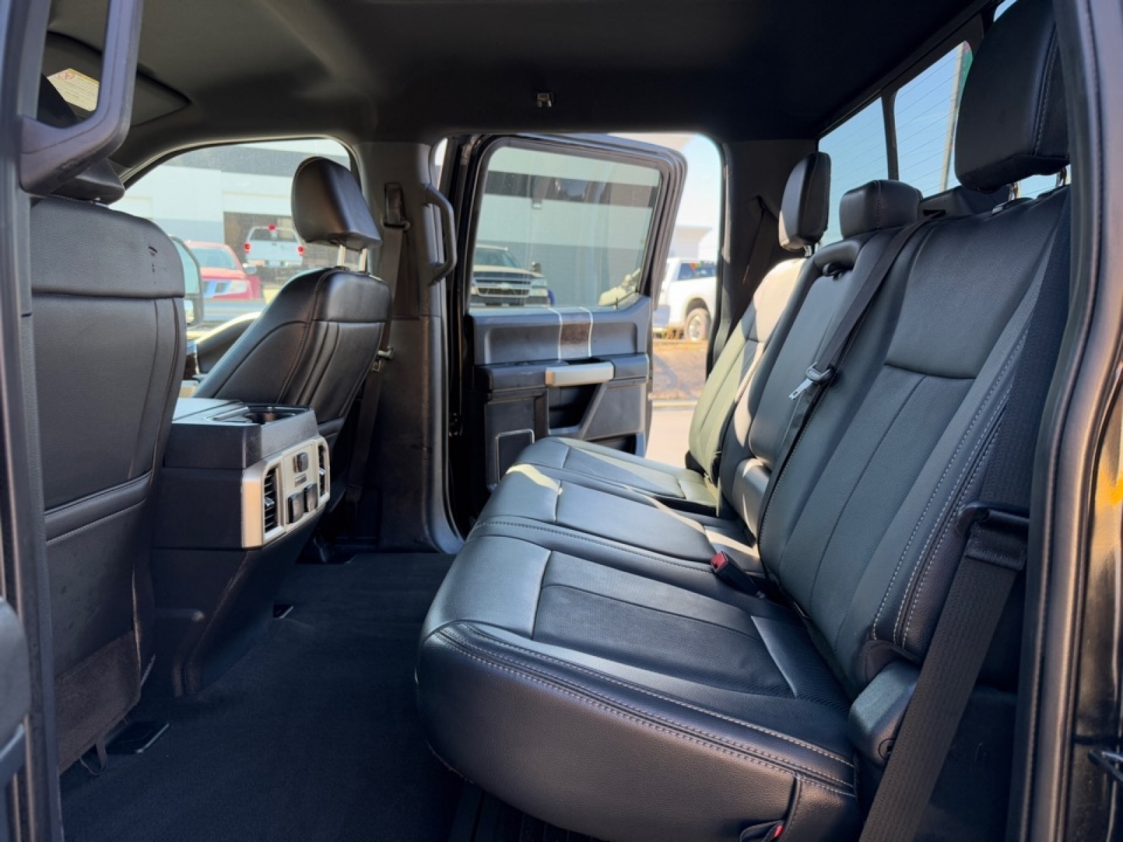 2022 Ford F-450 LARIAT, 38928, Photo