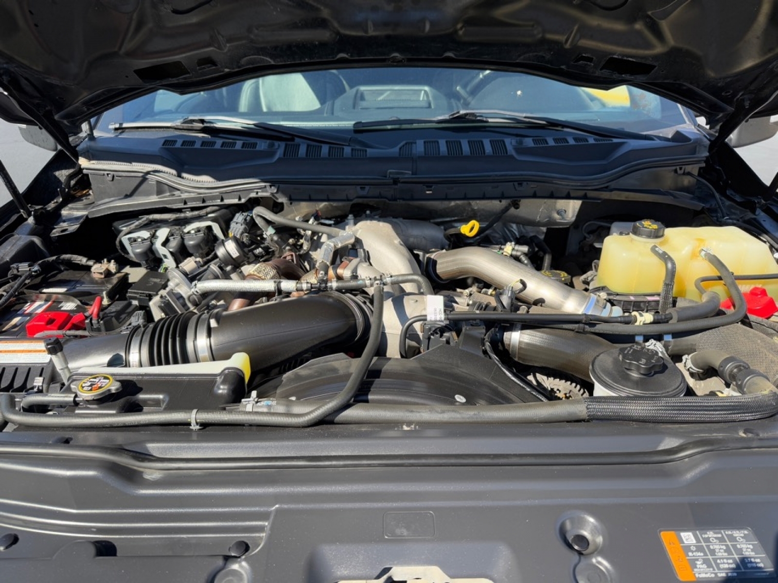 2022 Ford F-450 LARIAT, 38928, Photo