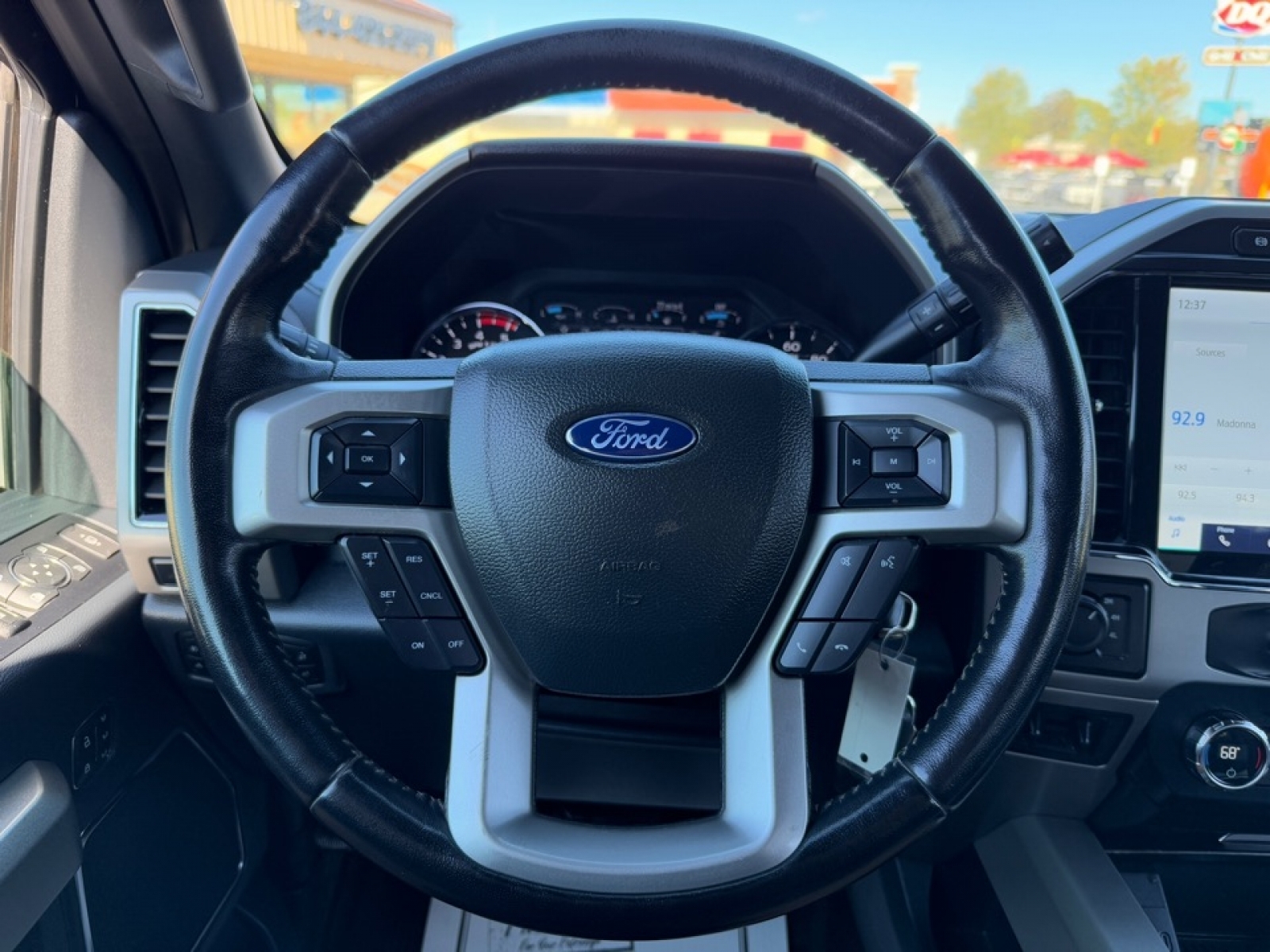 2022 Ford F-450 LARIAT, 38928, Photo