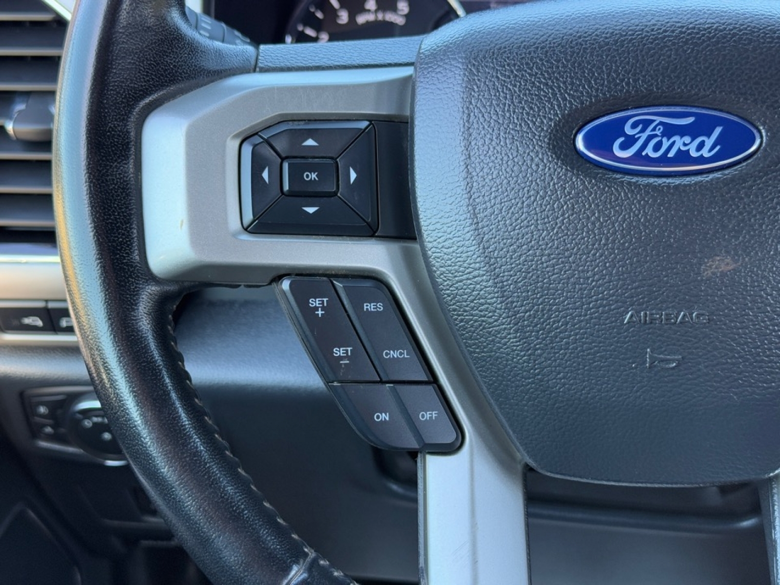 2022 Ford F-450 LARIAT, 38928, Photo