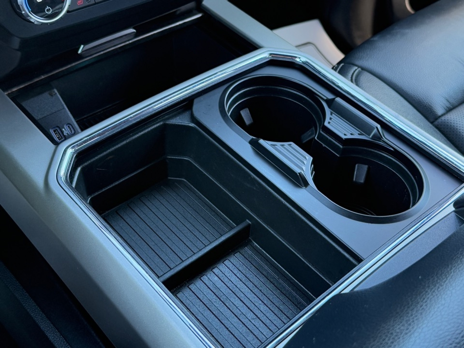 2022 Ford F-450 LARIAT, 38928, Photo