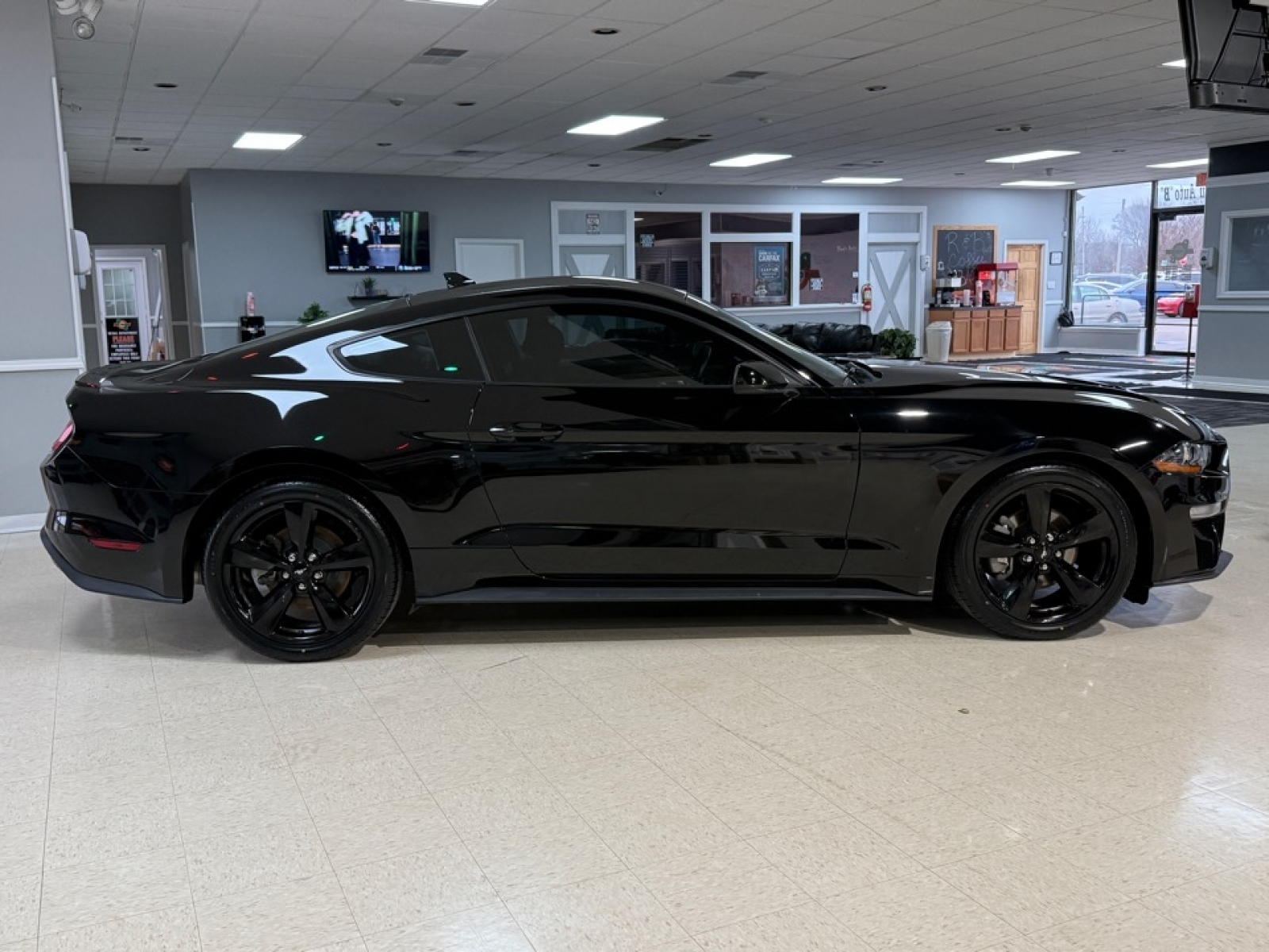 2022 Ford Mustang EcoBoost Fastback, 39050, Photo