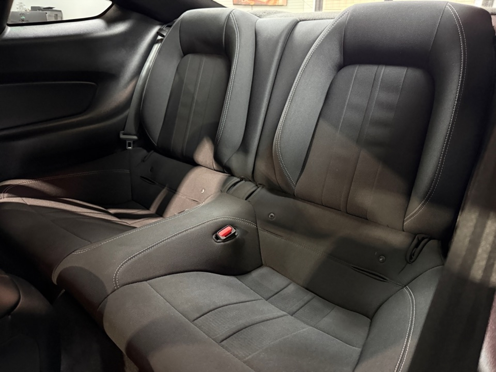 2022 Ford Mustang EcoBoost Fastback, 39050, Photo