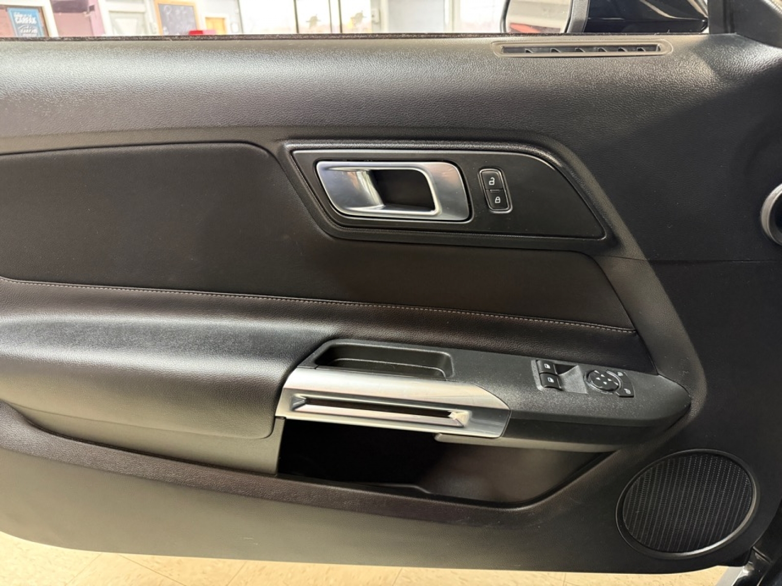 2022 Ford Mustang EcoBoost Fastback, 39050, Photo