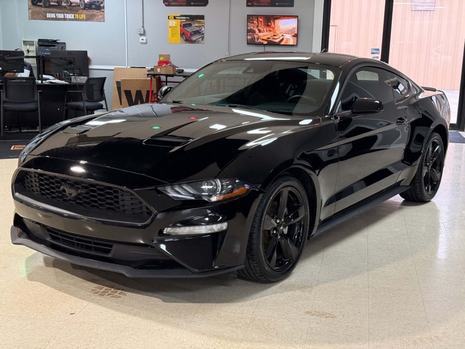 2022 Ford Mustang EcoBoost Fastback, 39050, Photo