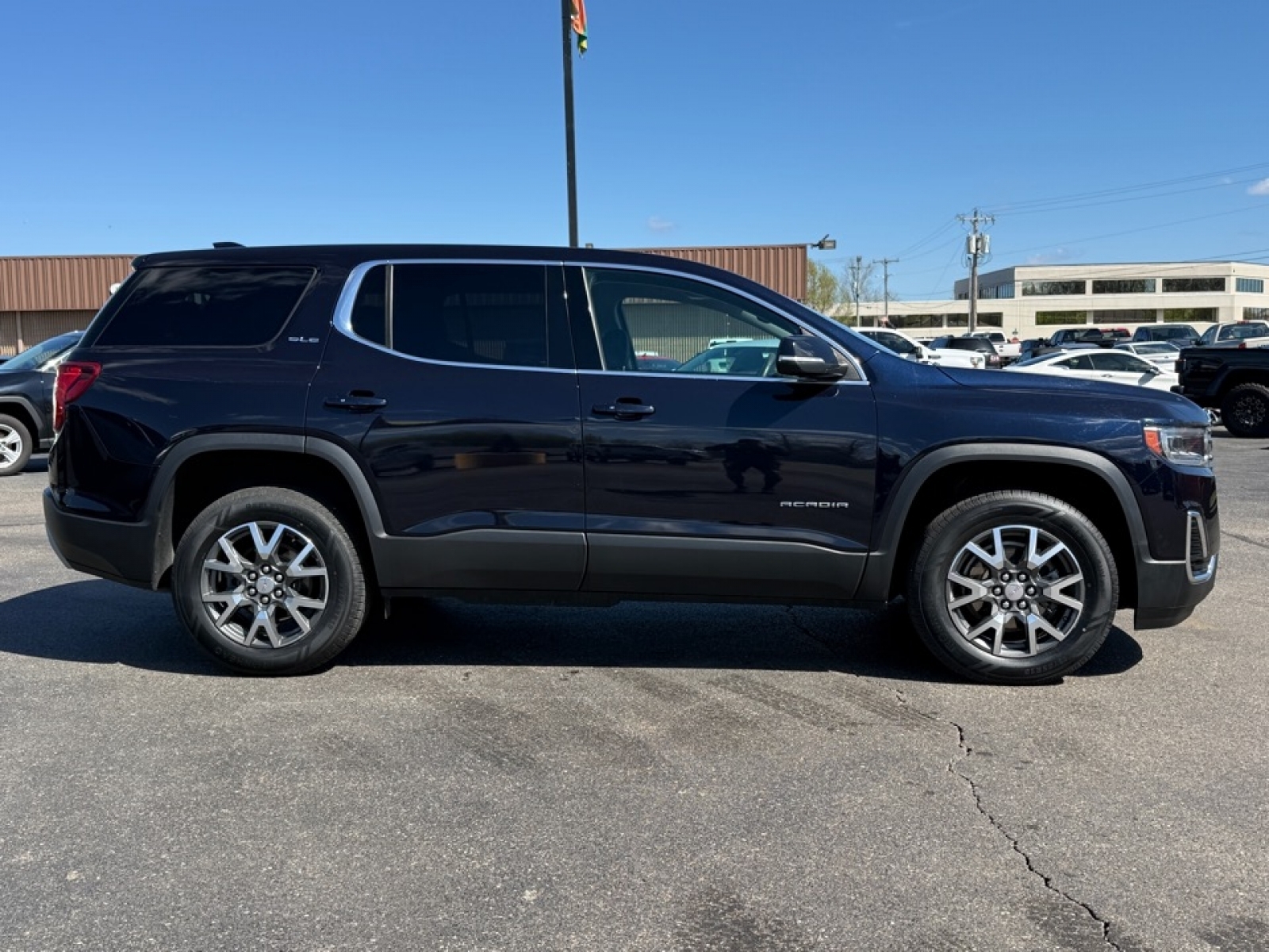 2022 GMC Acadia AWD SLE, 39775, Photo