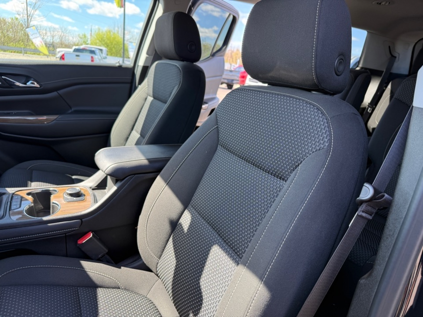 2022 GMC Acadia AWD SLE, 39775, Photo