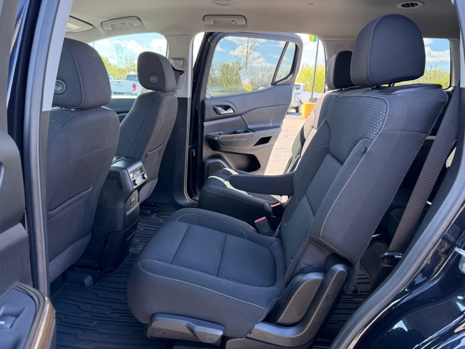 2022 GMC Acadia AWD SLE, 39775, Photo