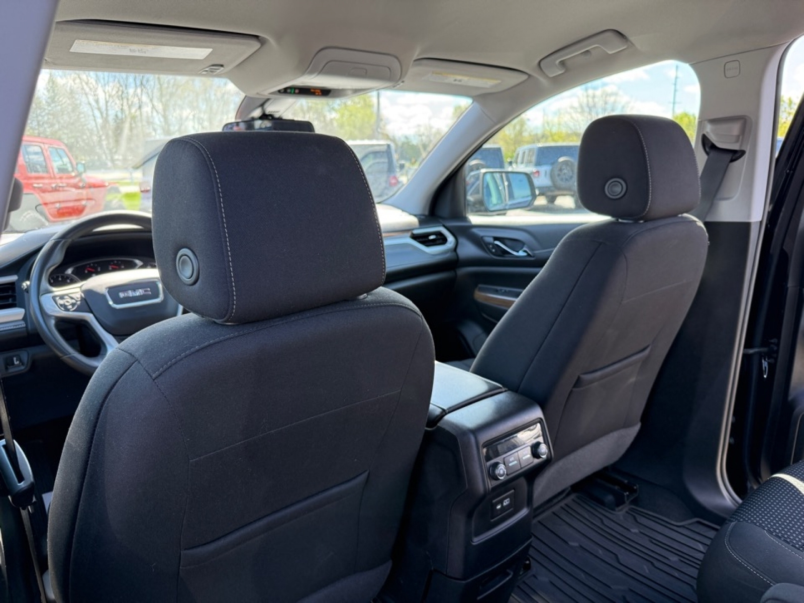 2022 GMC Acadia AWD SLE, 39775, Photo