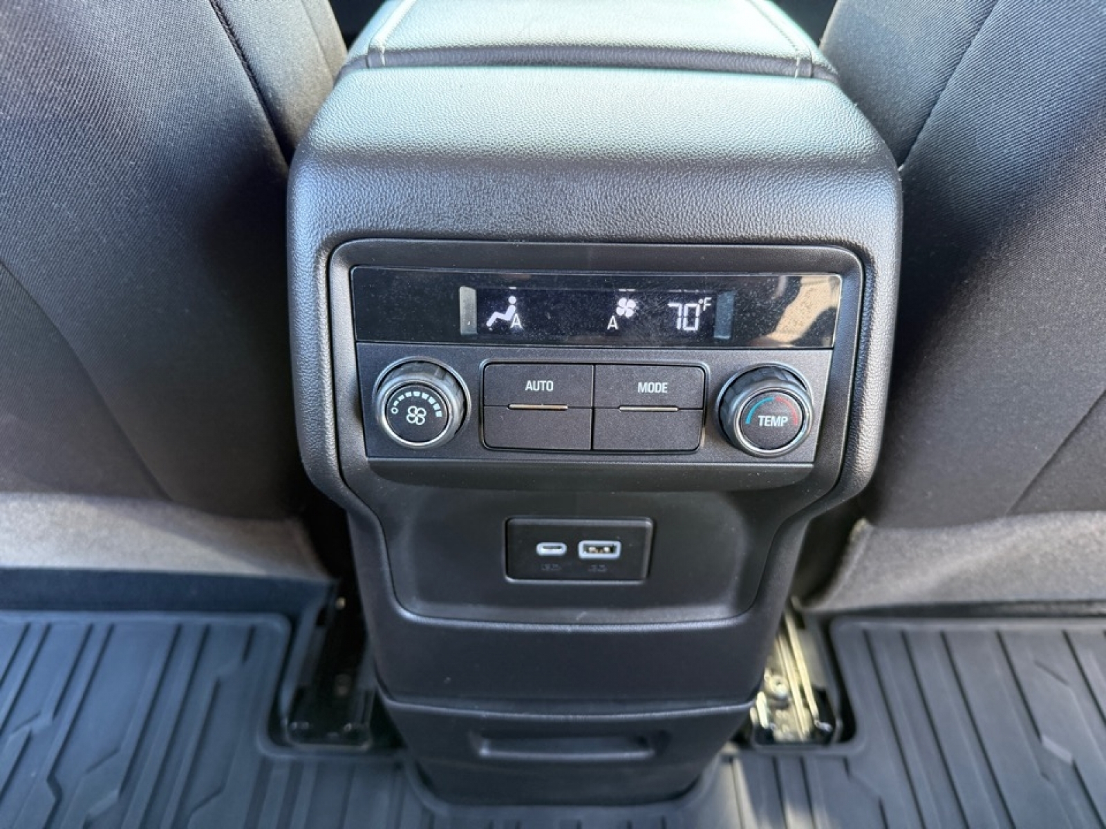 2022 GMC Acadia AWD SLE, 39775, Photo