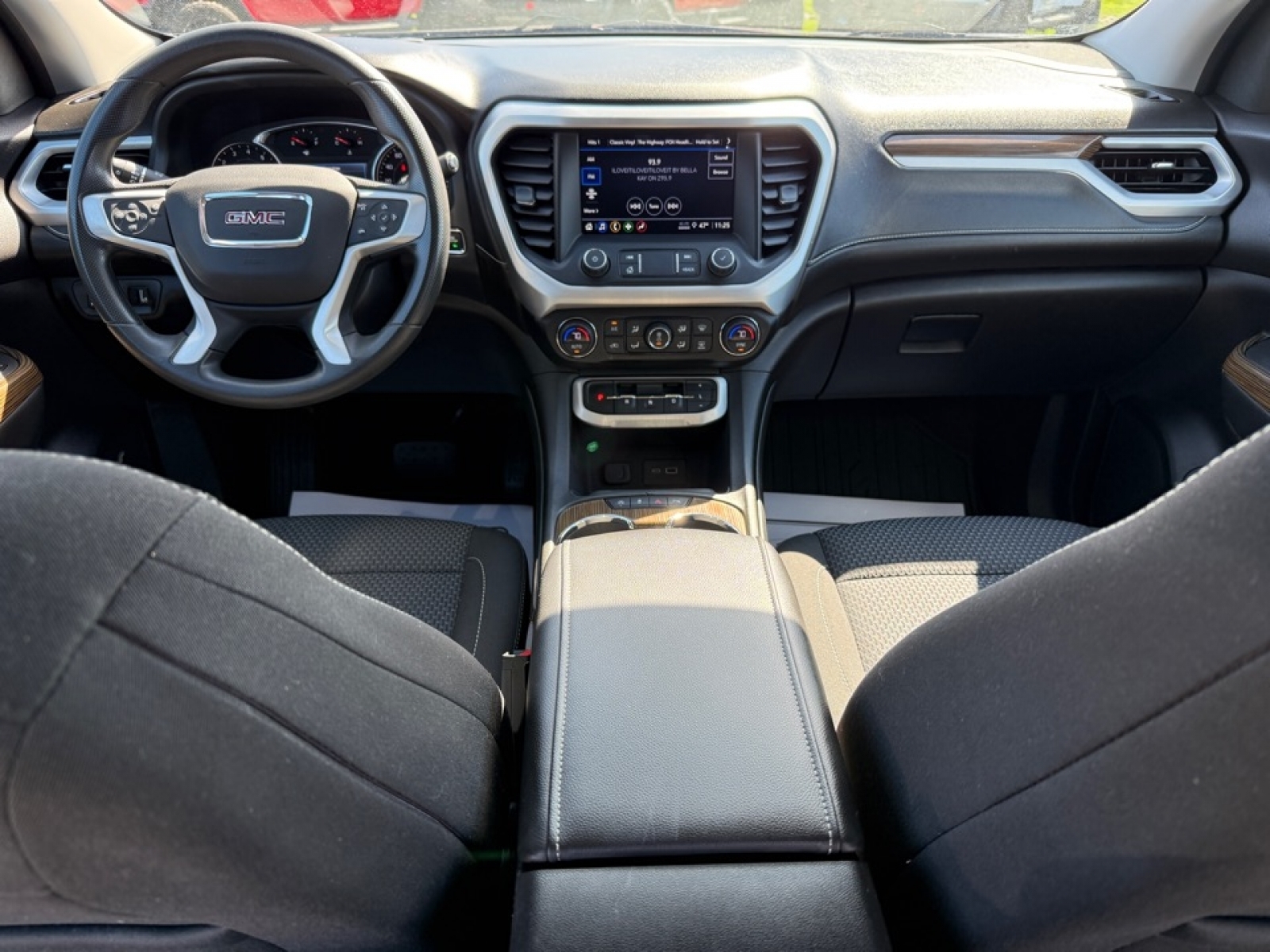 2022 GMC Acadia AWD SLE, 39775, Photo