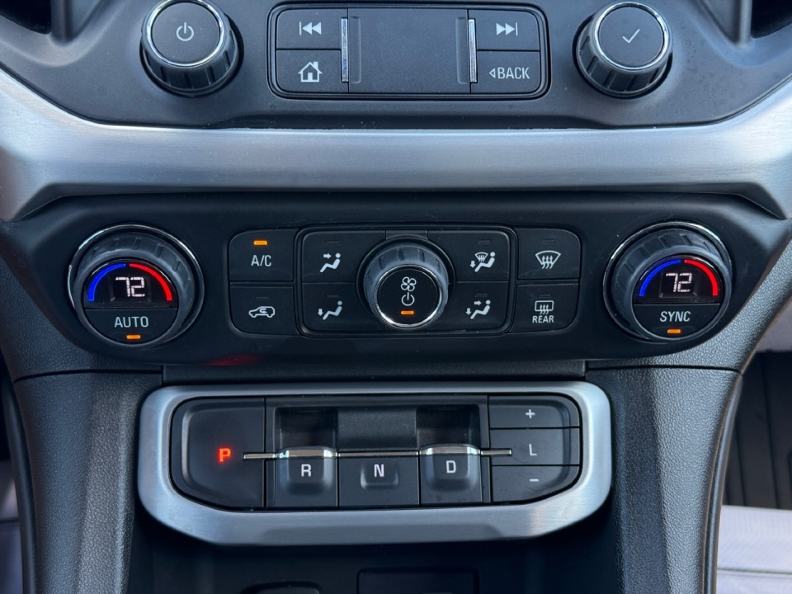 2022 GMC Acadia AWD SLE, 39775, Photo