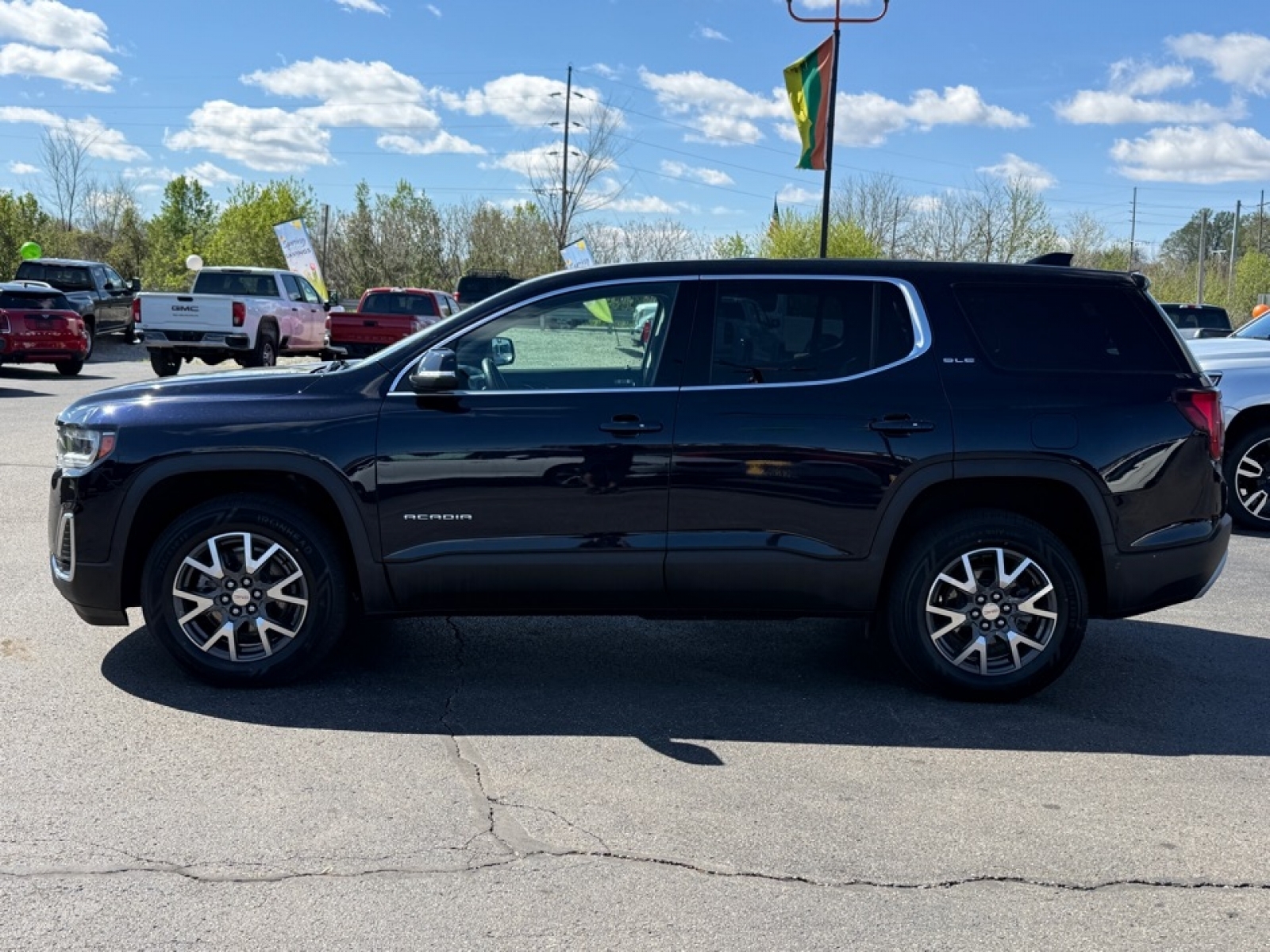 2022 GMC Acadia AWD SLE, 39775, Photo