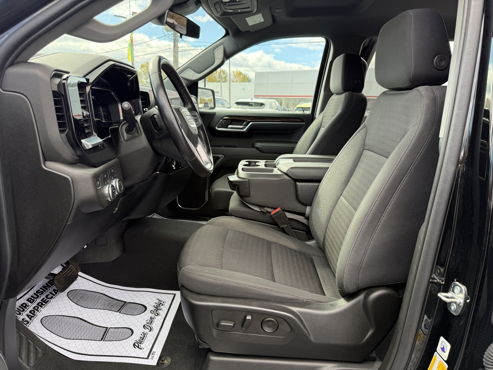 2022 GMC Sierra 1500 4WD Crew Cab Short Box SLE, 39072, Photo