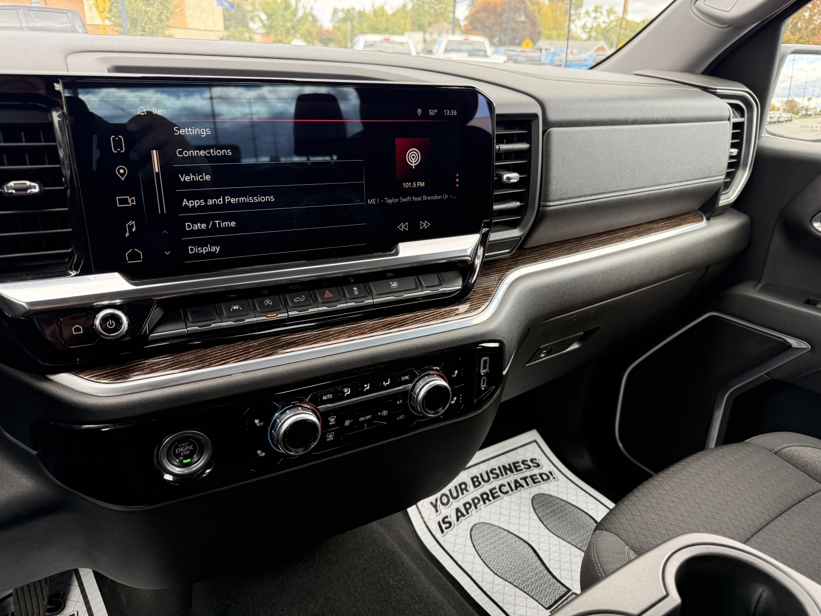 2022 GMC Sierra 1500 4WD Crew Cab Short Box SLE, 39072, Photo