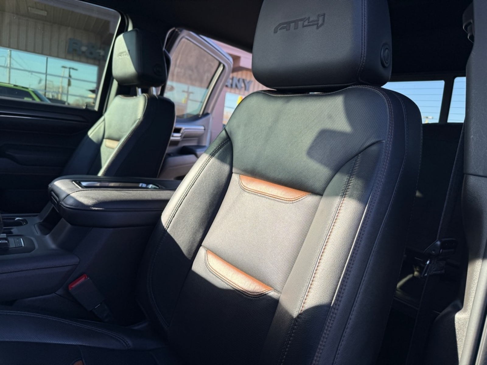 2022 GMC Sierra 1500 4WD Crew Cab Short Box AT4, 39135, Photo