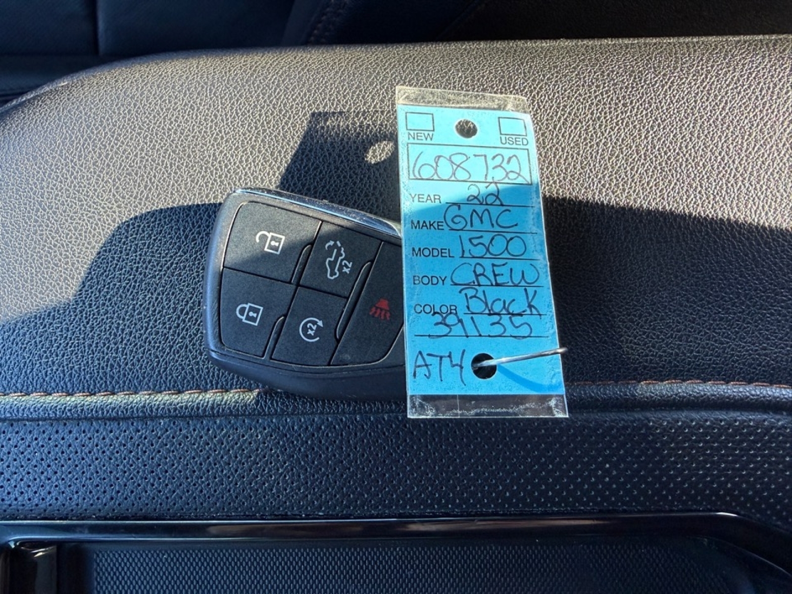 2022 GMC Sierra 1500 4WD Crew Cab Short Box AT4, 39135, Photo