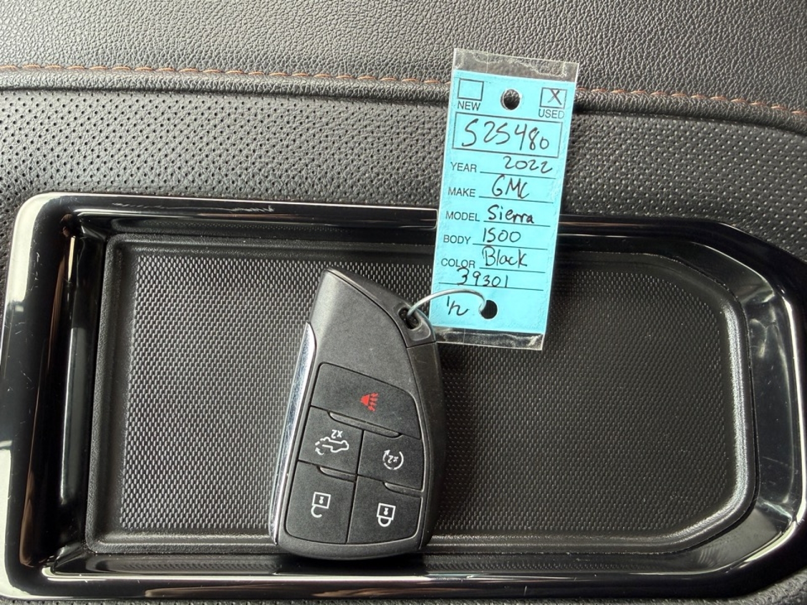 2022 GMC Sierra 1500 AT4, 39301, Photo