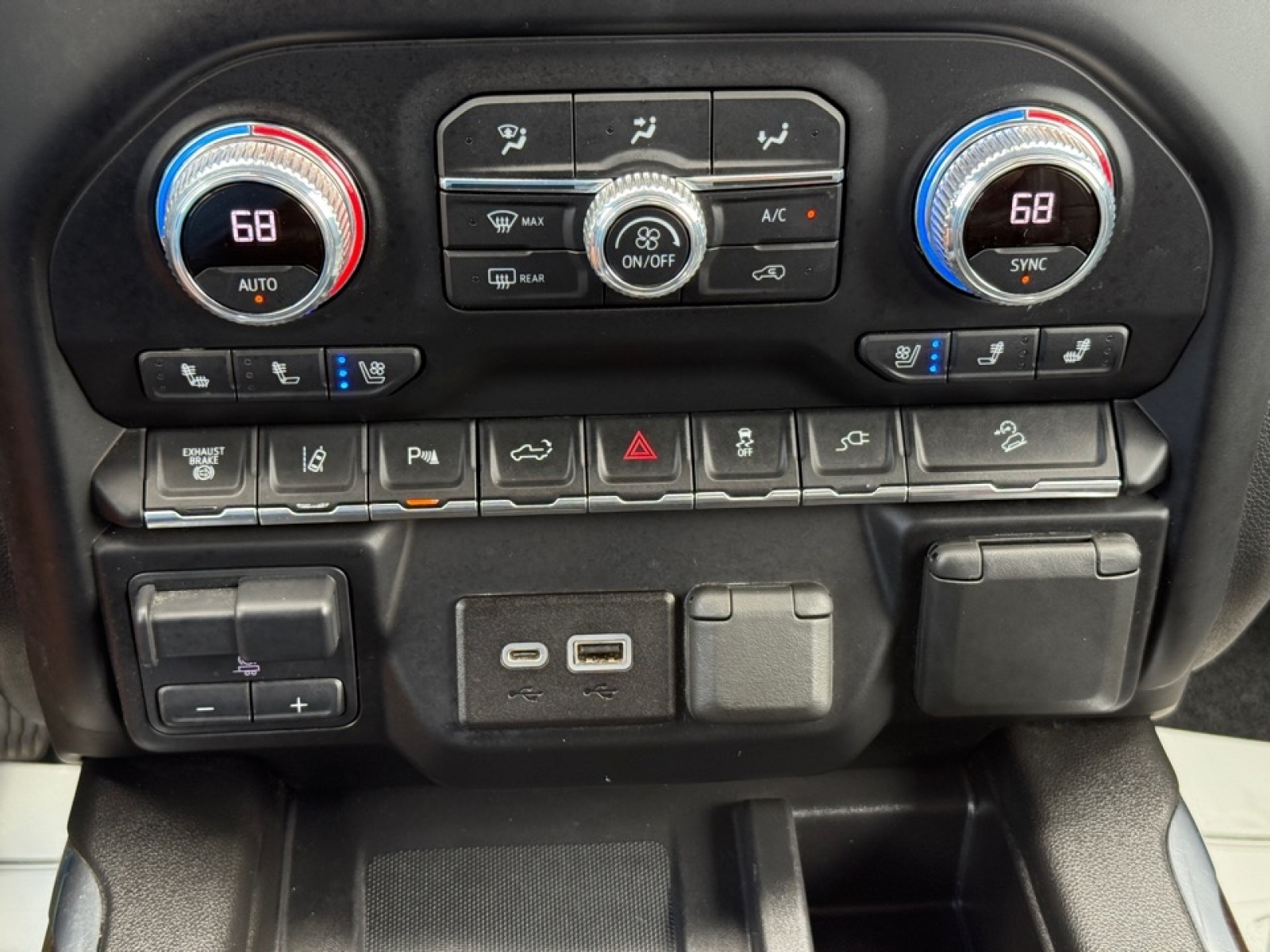 2022 GMC Sierra 2500HD 4WD Crew Cab Standard Bed Denali, 38868, Photo