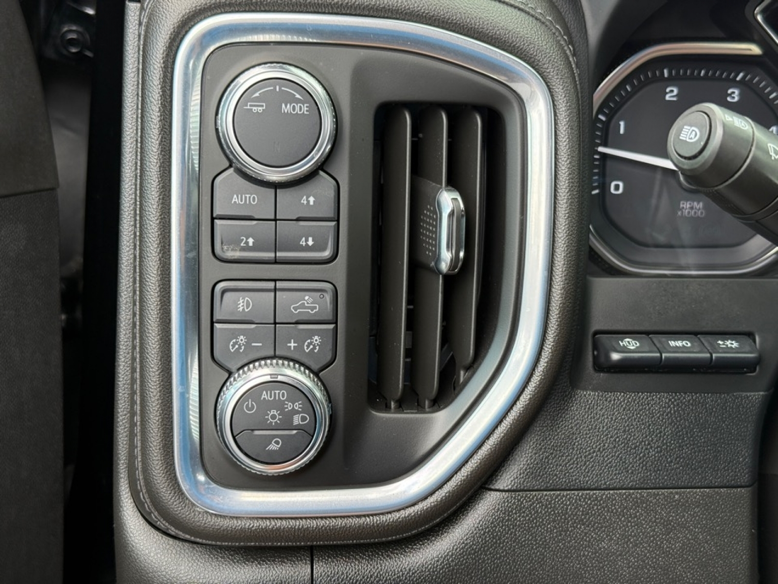 2022 GMC Sierra 2500HD 4WD Crew Cab Standard Bed Denali, 38868, Photo