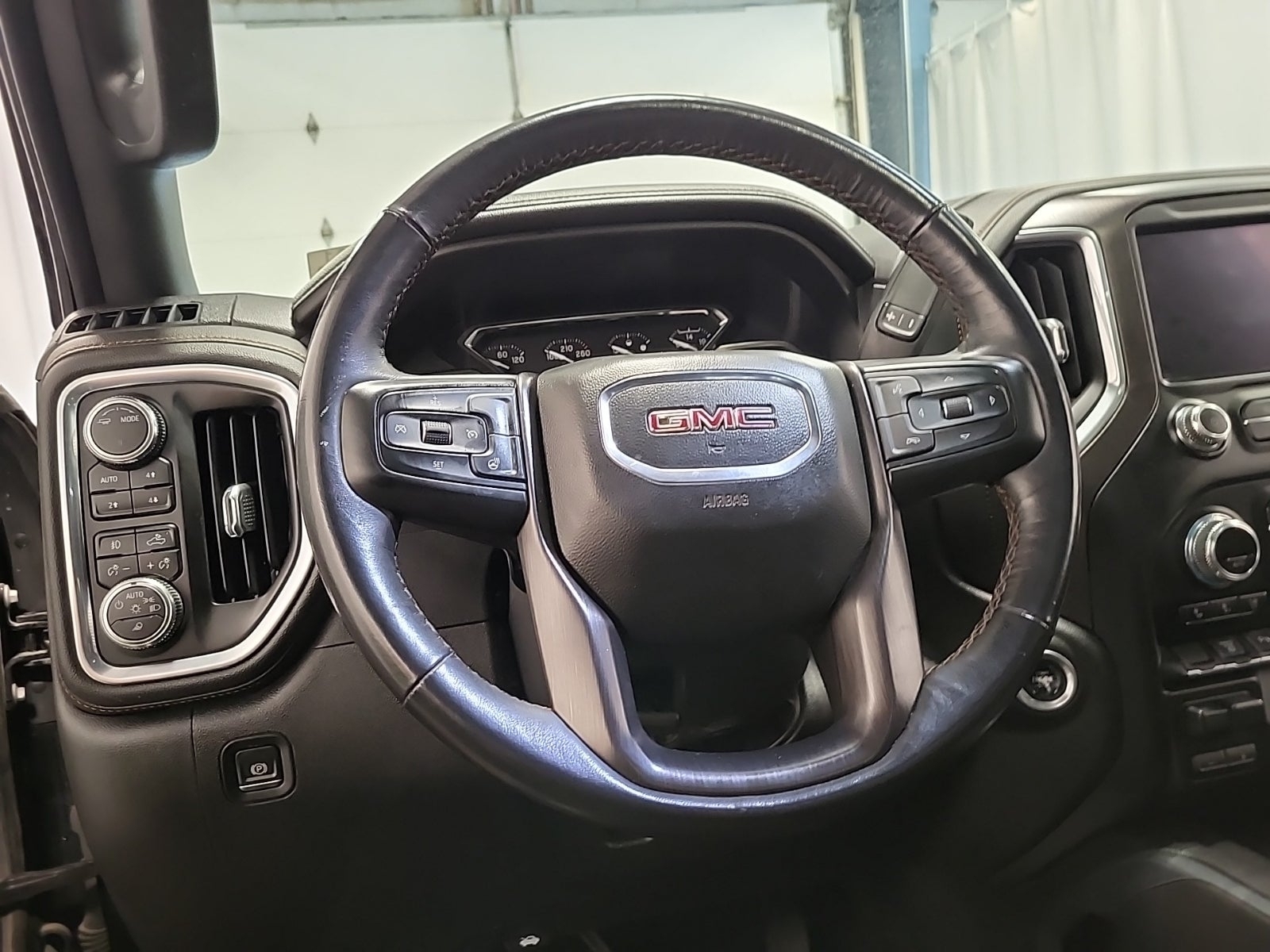2022 GMC Sierra 2500HD AT4, 39914, Photo