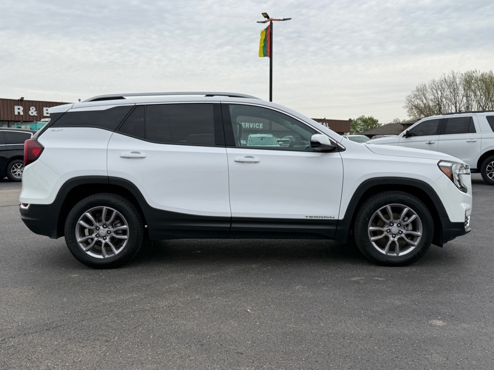 2022 GMC Terrain FWD SLT, 39803, Photo