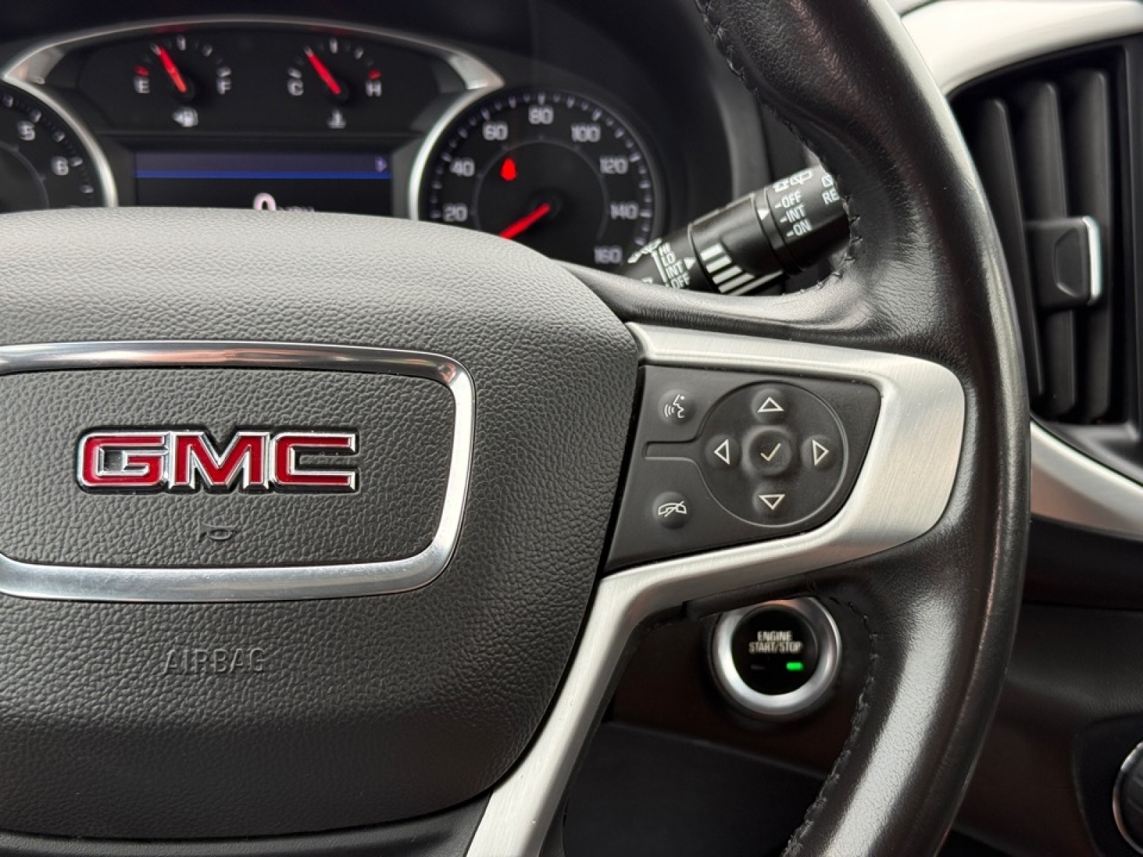 2022 GMC Terrain FWD SLT, 39803, Photo