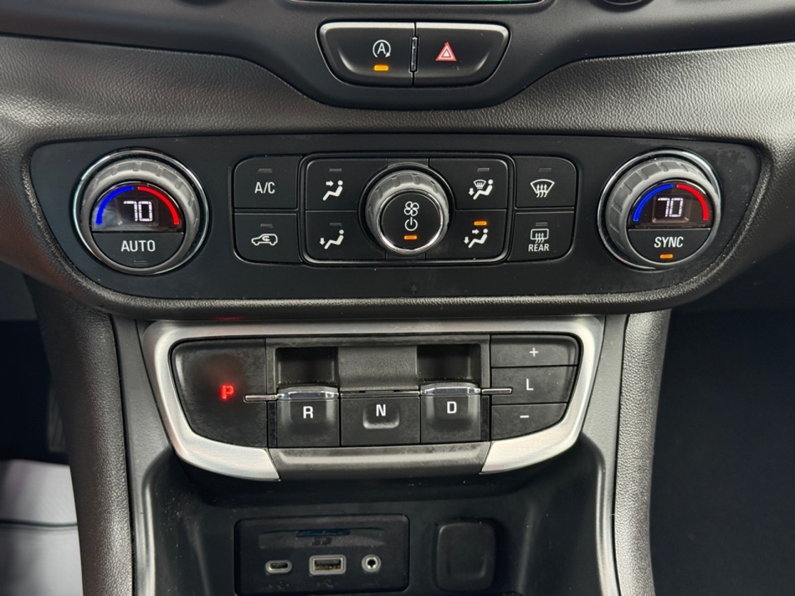 2022 GMC Terrain FWD SLT, 39803, Photo