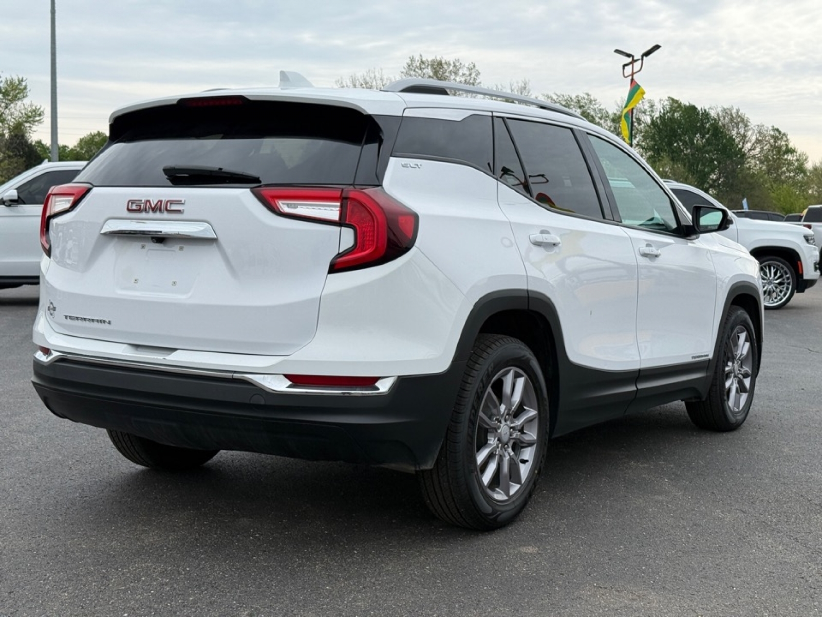 2022 GMC Terrain FWD SLT, 39803, Photo