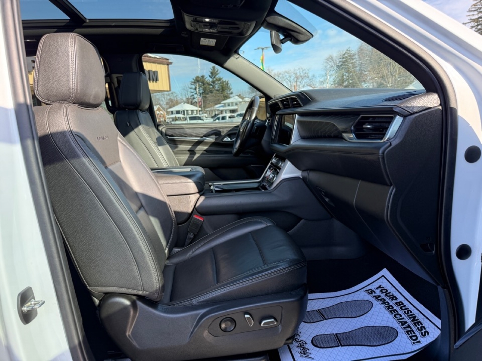 2022 GMC Yukon 4WD Denali, 39210, Photo